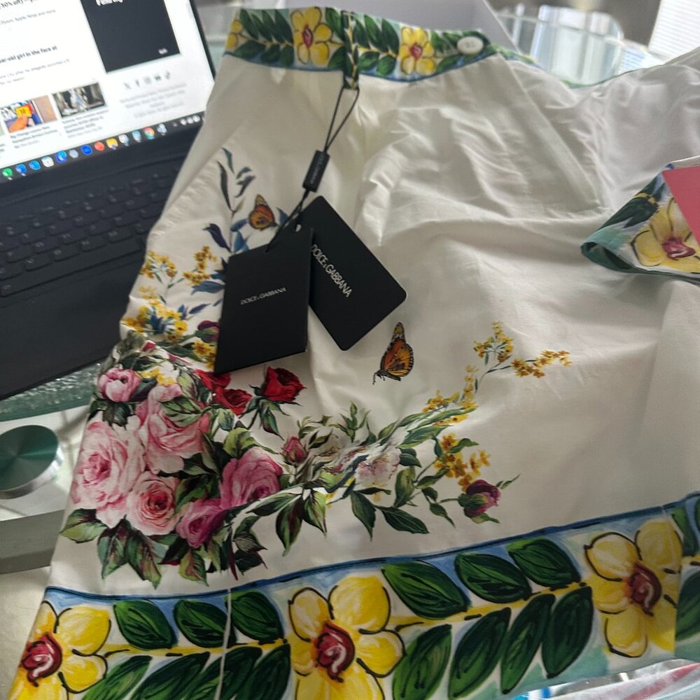Dolce Gabbana Floral Spring/Summer Shorts - Size 50 - New/Tags